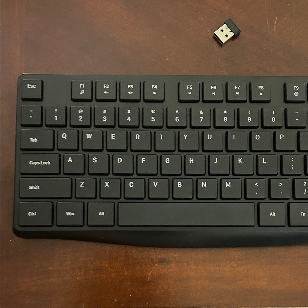 Wireless Black Keyboard - Picture 3 of 6